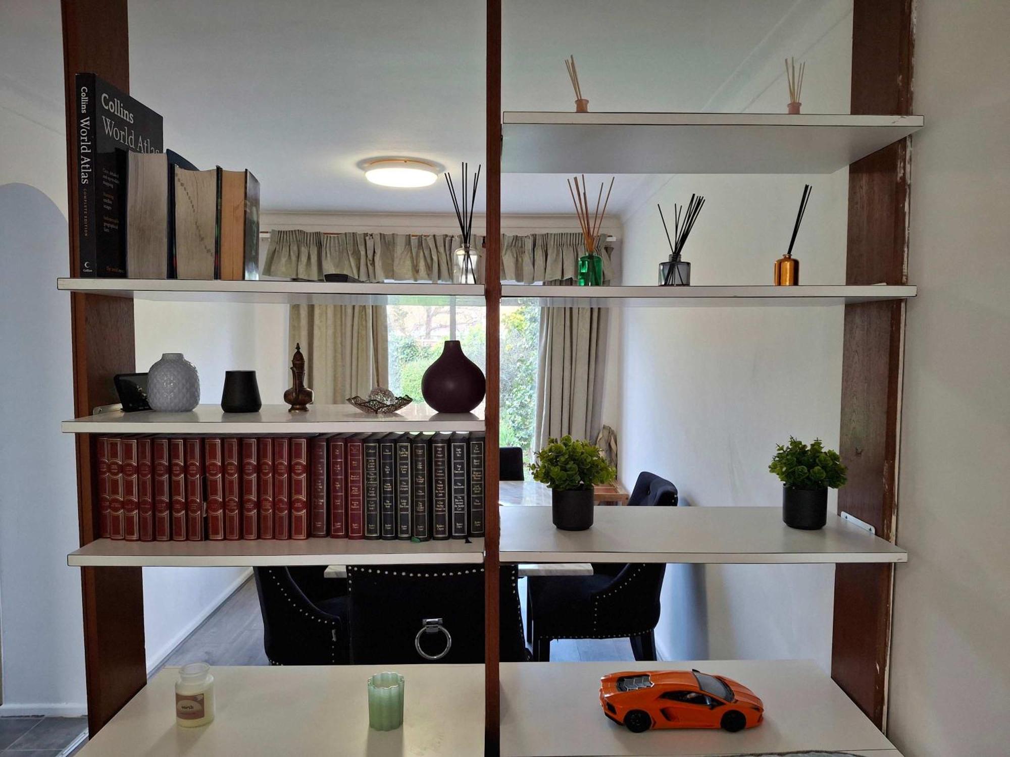 Nicely Decorated 3 Bedroom House Near Heathrow, London Staines-upon-Thames Екстериор снимка