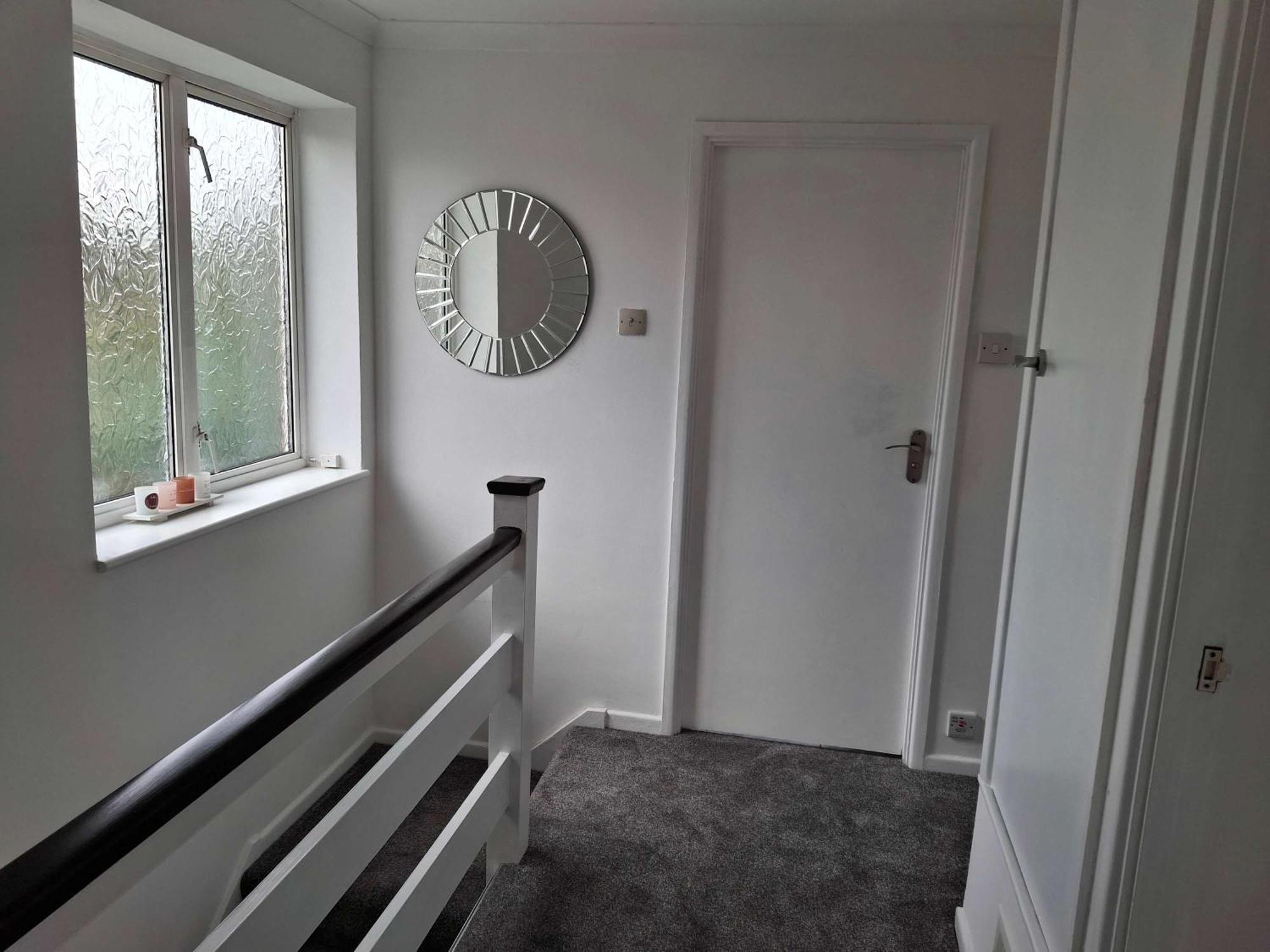 Nicely Decorated 3 Bedroom House Near Heathrow, London Staines-upon-Thames Екстериор снимка