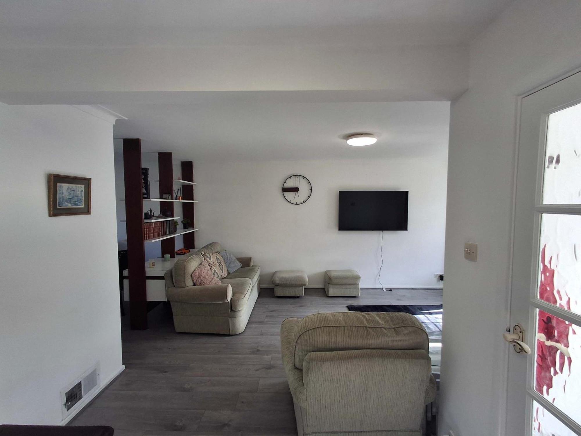 Nicely Decorated 3 Bedroom House Near Heathrow, London Staines-upon-Thames Екстериор снимка